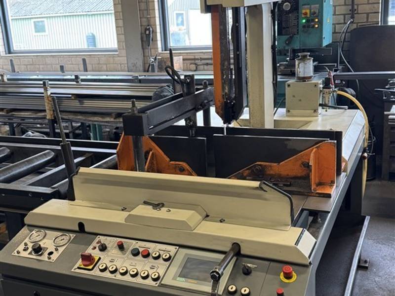 For sale: Used Vertical Bandsaw Bauer VG450 L-ST